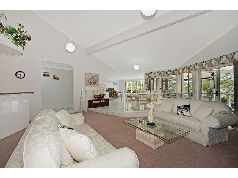 6 Eloura Court, Ocean Shores NSW 2483