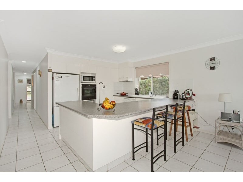 6 Eloura Court, Ocean Shores NSW 2483