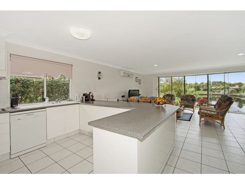 6 Eloura Court, Ocean Shores NSW 2483