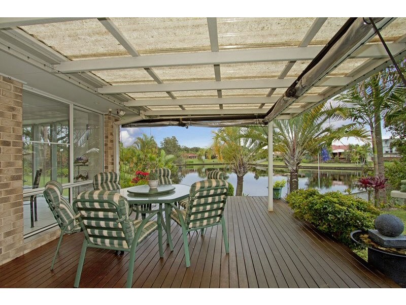 6 Eloura Court, Ocean Shores NSW 2483