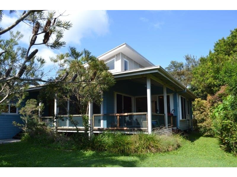 9 Mia Court, Ocean Shores NSW 2483