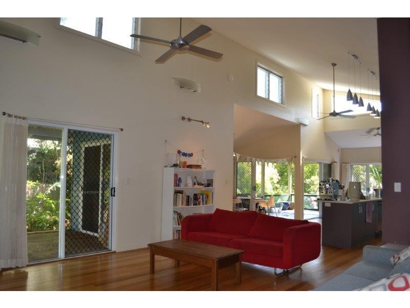 9 Mia Court, Ocean Shores NSW 2483