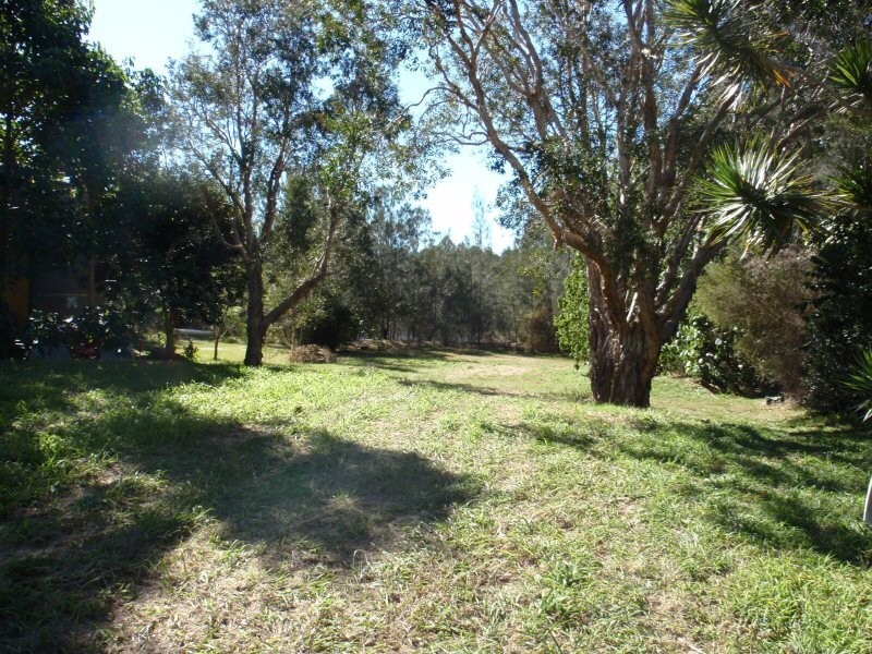 27 Hardy Avenue, Ocean Shores NSW 2483