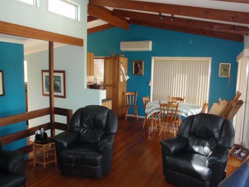 10 Warrambool Rd, Ocean Shores NSW 2483