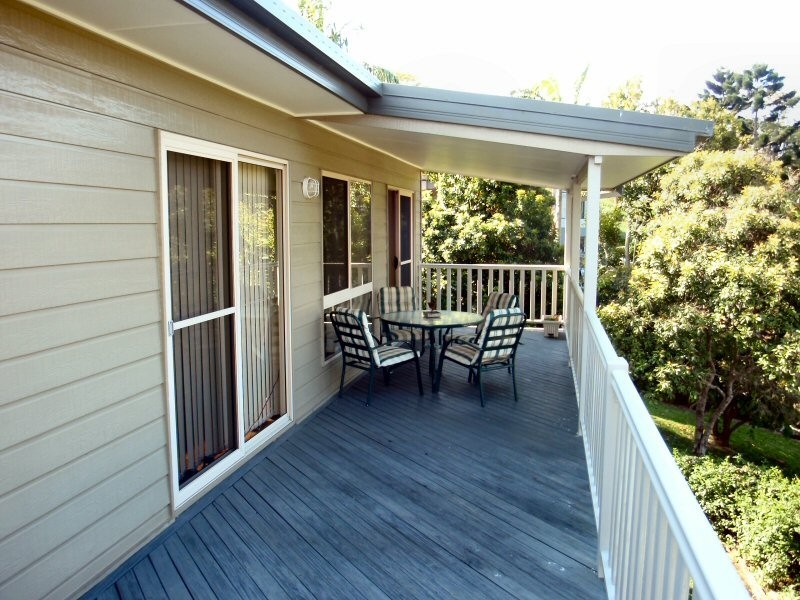 10 Warrambool Rd, Ocean Shores NSW 2483