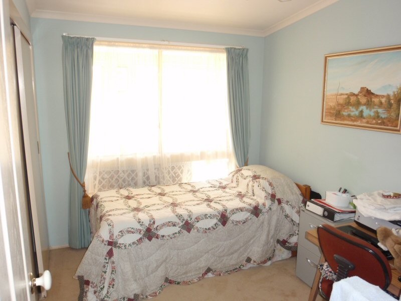 10 Warrambool Rd, Ocean Shores NSW 2483