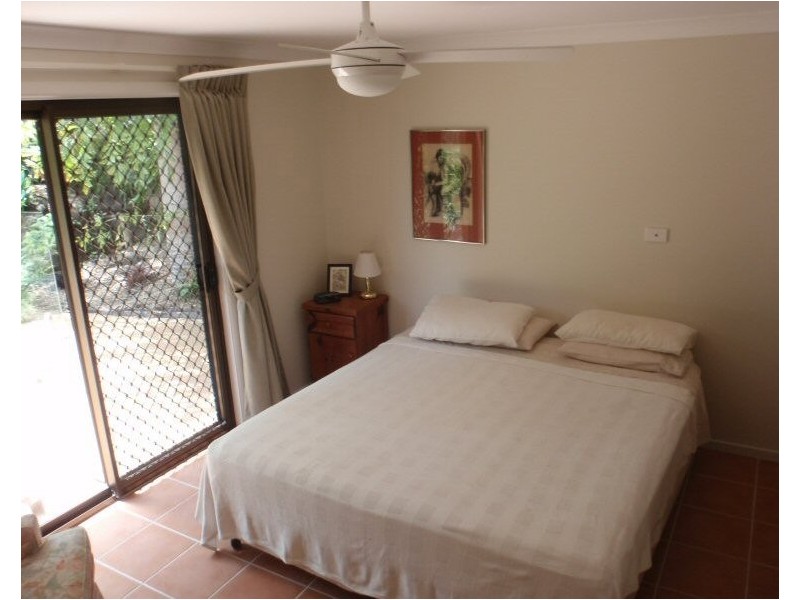 18 Narooma Drive, Ocean Shores NSW 2483