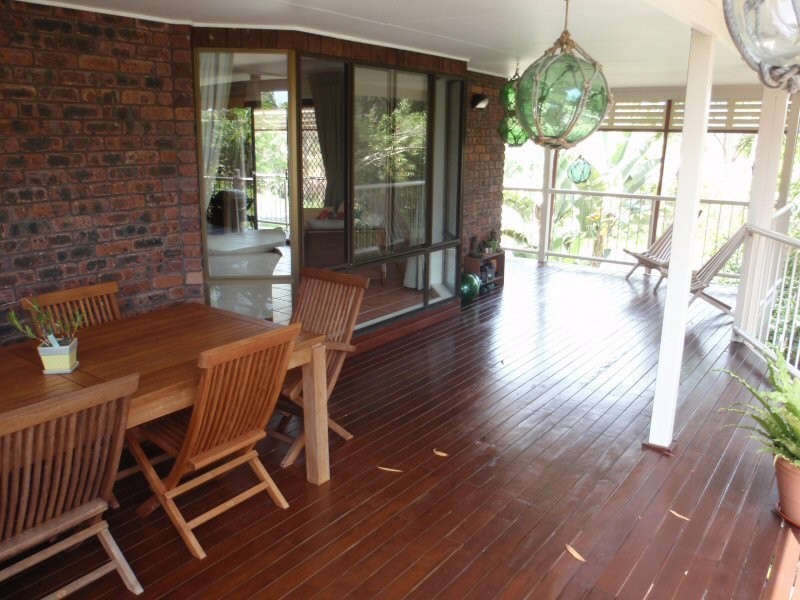 18 Narooma Drive, Ocean Shores NSW 2483