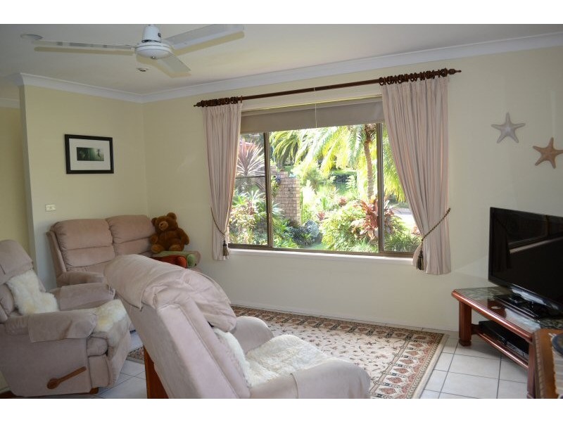 7 Aloota Crescent, Ocean Shores NSW 2483