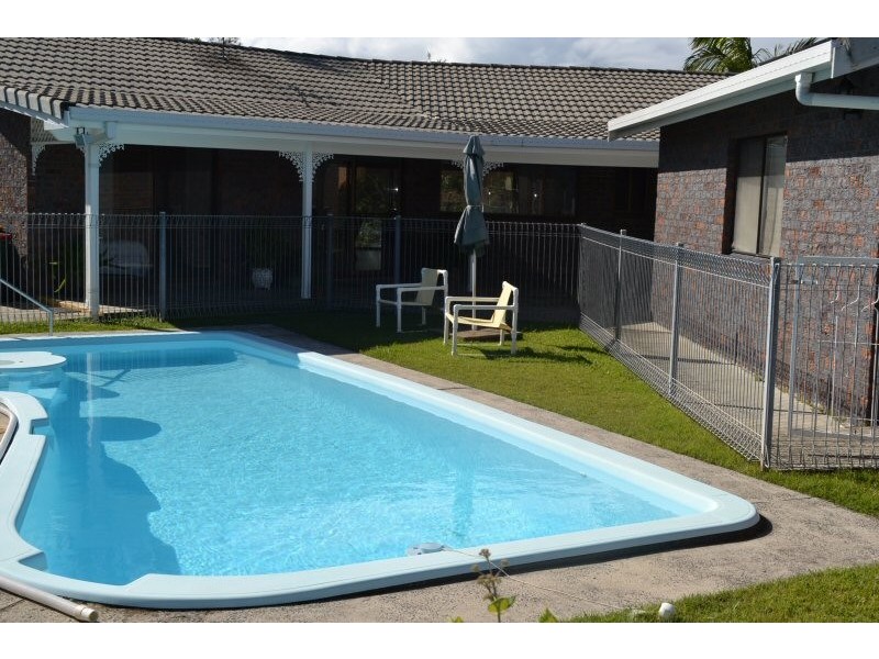 10 Larelar Court, Ocean Shores NSW 2483