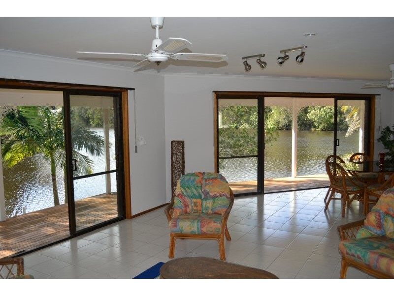 10 Larelar Court, Ocean Shores NSW 2483