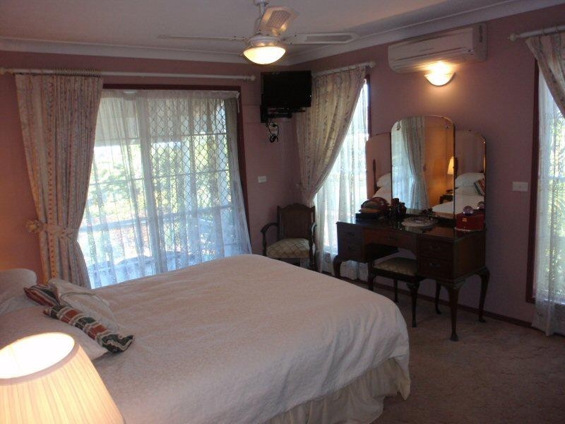 11 Tongarra Drive, Ocean Shores NSW 2483