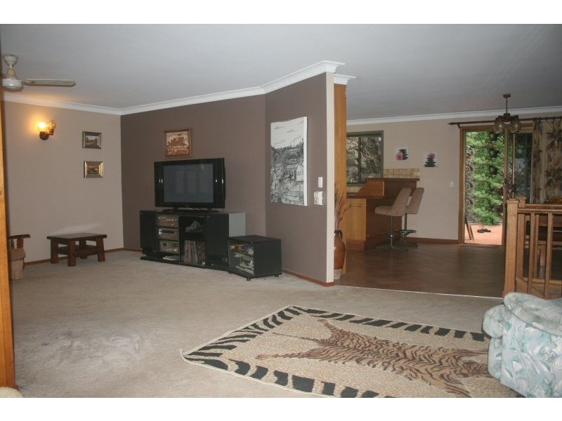 24 Binya Place, Ocean Shores NSW 2483