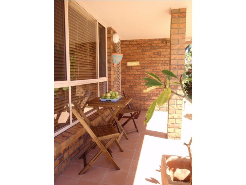 4/10 Balemo Drive, Ocean Shores NSW 2483