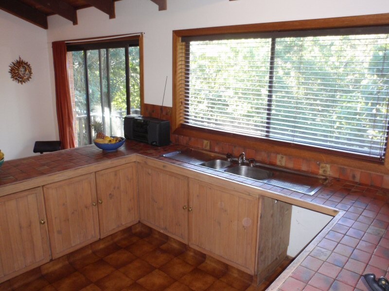 11 INDERWONG AVENUE, Ocean Shores NSW 2483