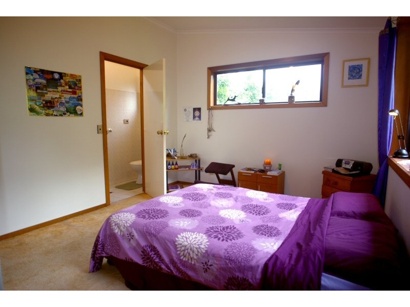 11 INDERWONG AVENUE, Ocean Shores NSW 2483