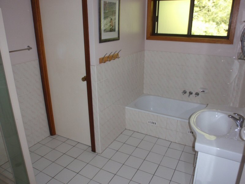 11 INDERWONG AVENUE, Ocean Shores NSW 2483