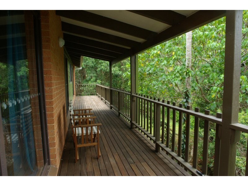 11 INDERWONG AVENUE, Ocean Shores NSW 2483
