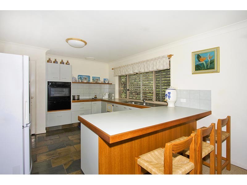 19 Berrimbillah Court, Ocean Shores NSW 2483