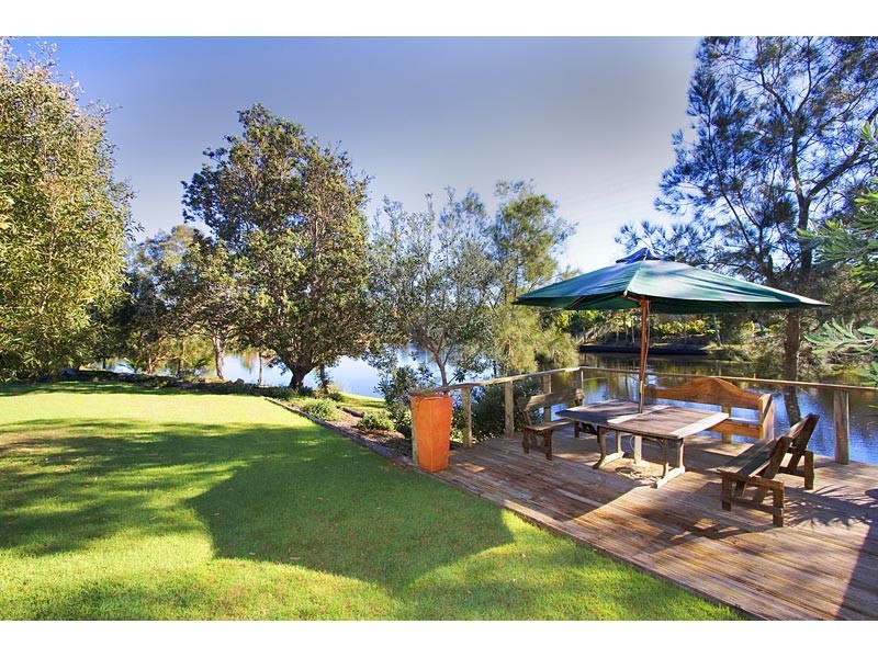 19 Berrimbillah Court, Ocean Shores NSW 2483