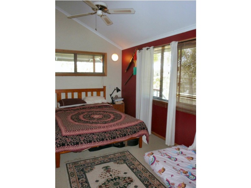 8 Matong Drive, Ocean Shores NSW 2483