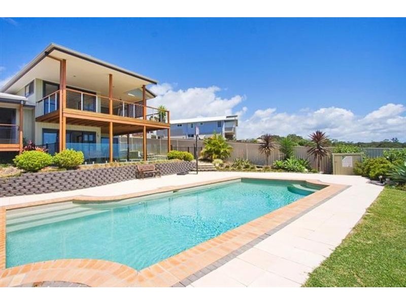 18 Palmer Avenue, Ocean Shores NSW 2483