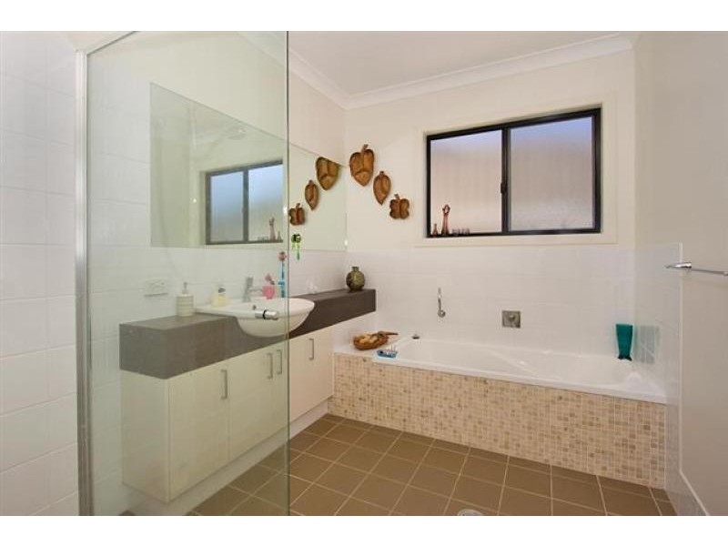 18 Palmer Avenue, Ocean Shores NSW 2483