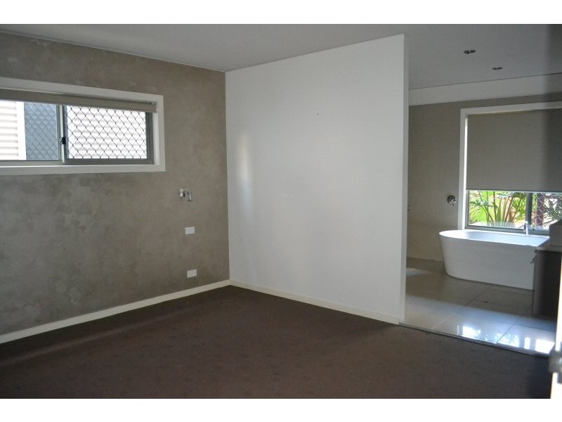 9 PACIFIC ESPLANADE, South Golden Beach NSW 2483