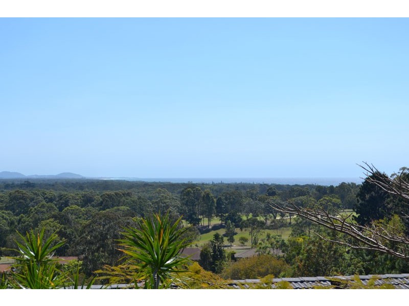 2 Bulgoon Crescent, Ocean Shores NSW 2483