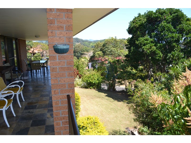 2 Bulgoon Crescent, Ocean Shores NSW 2483