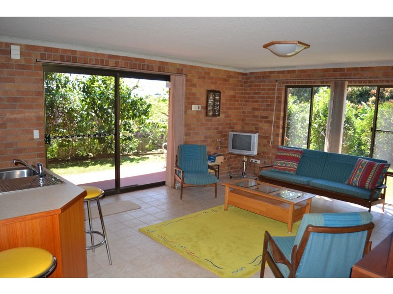 2 Bulgoon Crescent, Ocean Shores NSW 2483