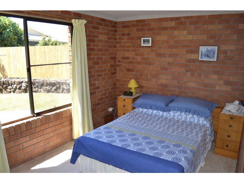 2 Bulgoon Crescent, Ocean Shores NSW 2483