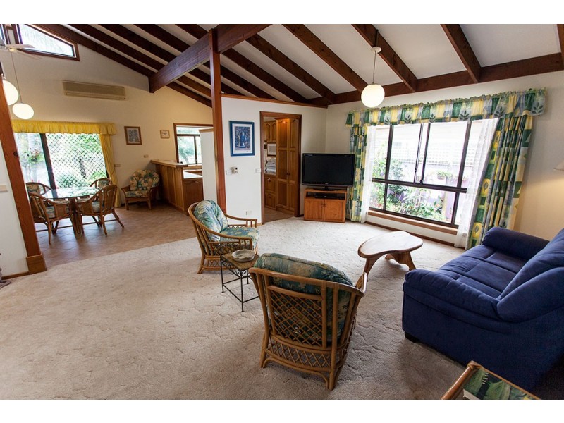 8 Larelar Court, Ocean Shores NSW 2483