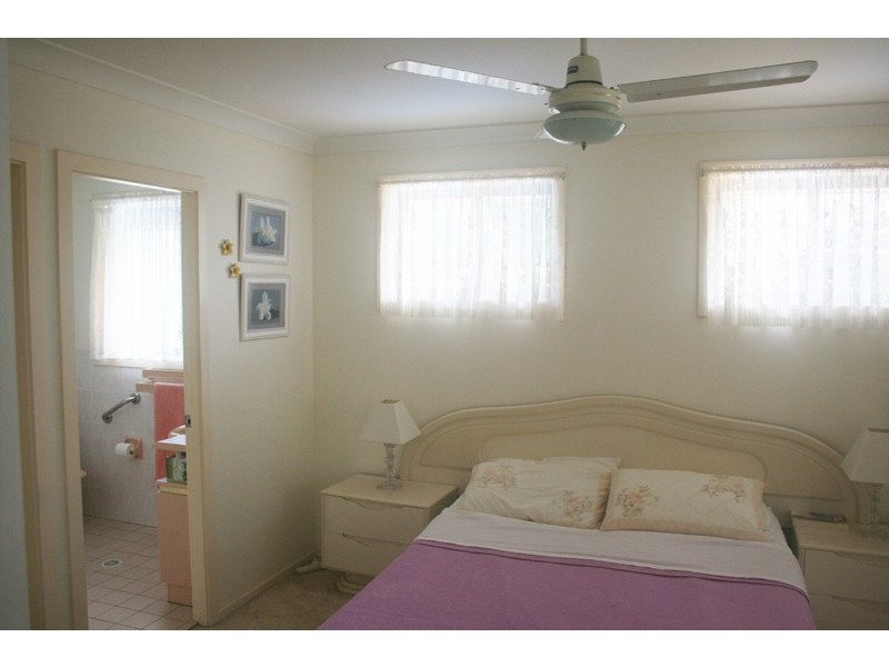 8 Larelar Court, Ocean Shores NSW 2483