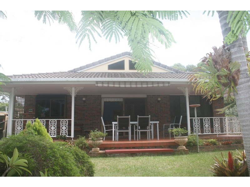 8 Larelar Court, Ocean Shores NSW 2483