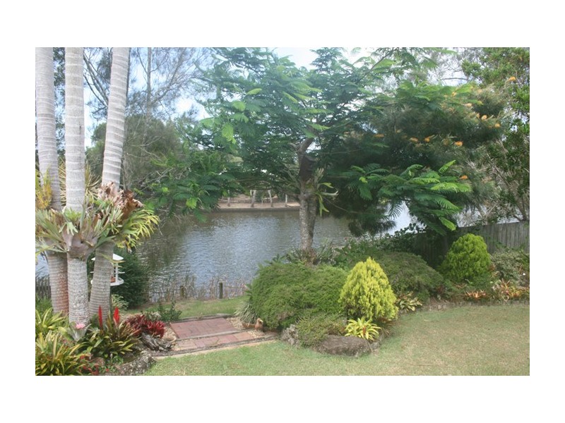 8 Larelar Court, Ocean Shores NSW 2483