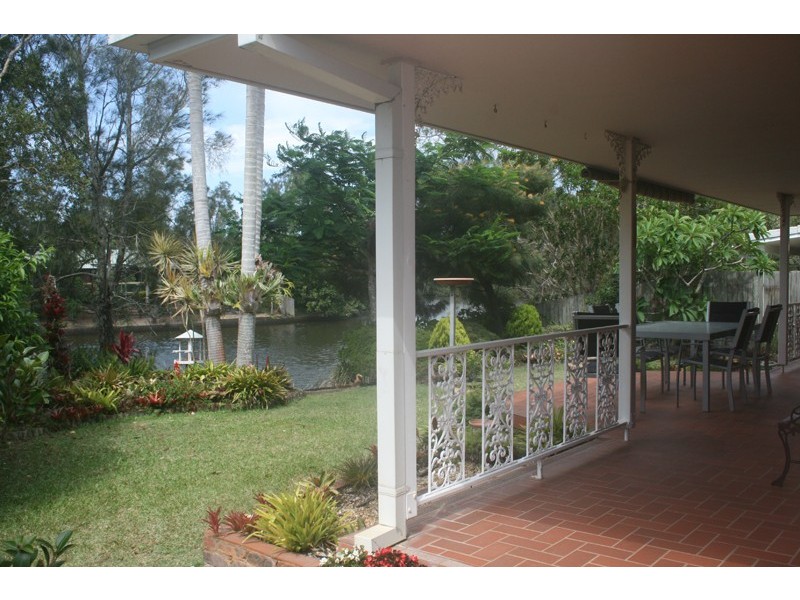 8 Larelar Court, Ocean Shores NSW 2483