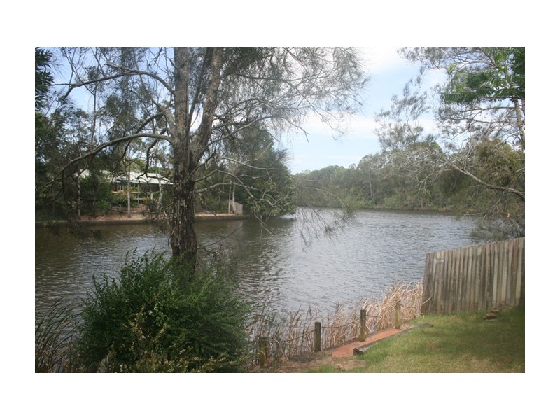 8 Larelar Court, Ocean Shores NSW 2483