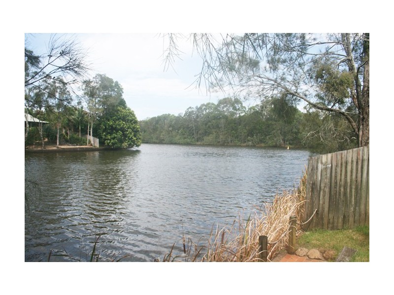 8 Larelar Court, Ocean Shores NSW 2483