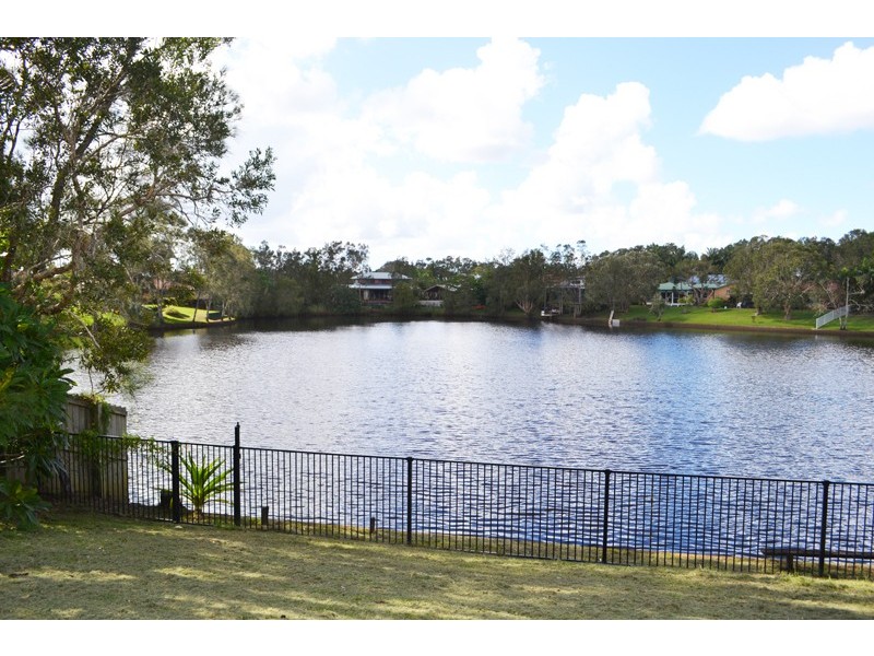 8 Barkala Court, Ocean Shores NSW 2483