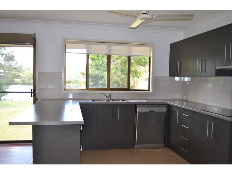 8 Barkala Court, Ocean Shores NSW 2483