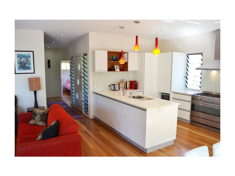 10 Bulgoon Crescent, Ocean Shores NSW 2483