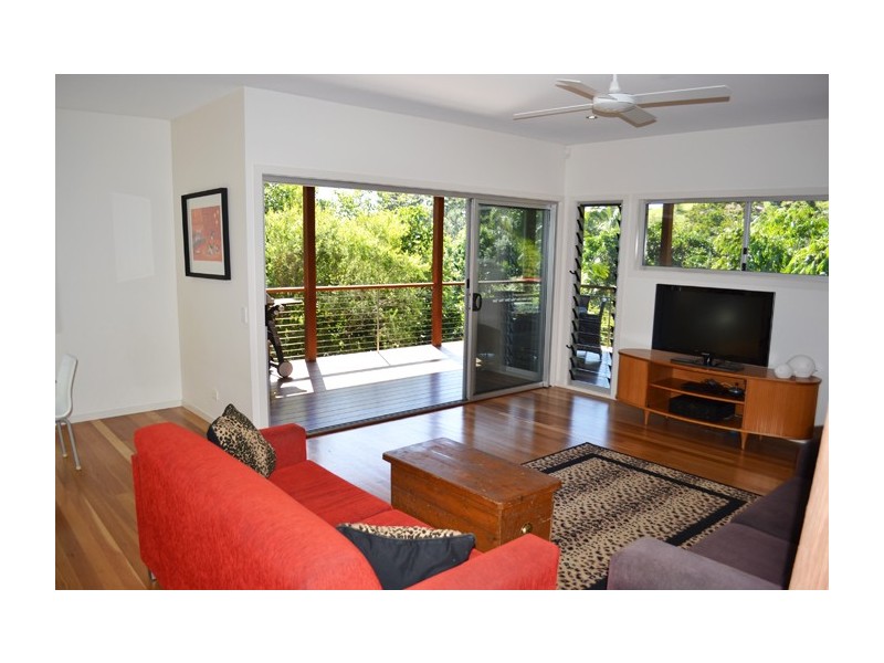 10 Bulgoon Crescent, Ocean Shores NSW 2483