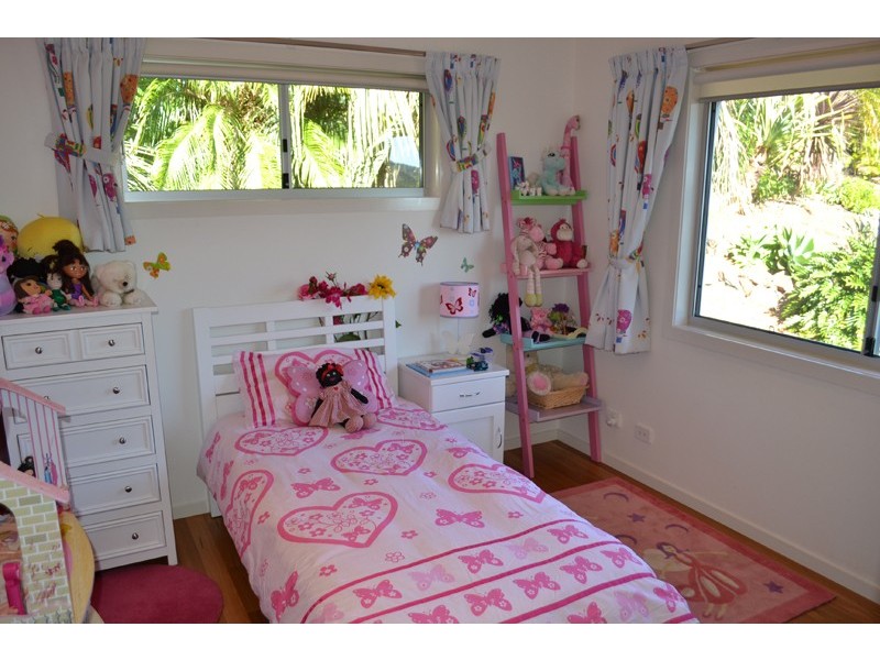 10 Bulgoon Crescent, Ocean Shores NSW 2483