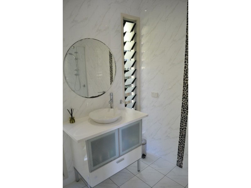 10 Bulgoon Crescent, Ocean Shores NSW 2483