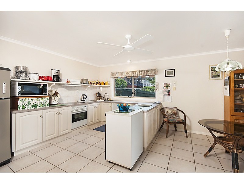 2 Coonawarra Court, Ocean Shores NSW 2483