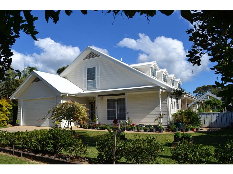 5 Mia Court, Ocean Shores NSW 2483