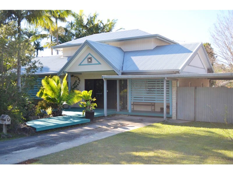 32 COOMBURRA CRESCENT, Ocean Shores NSW 2483