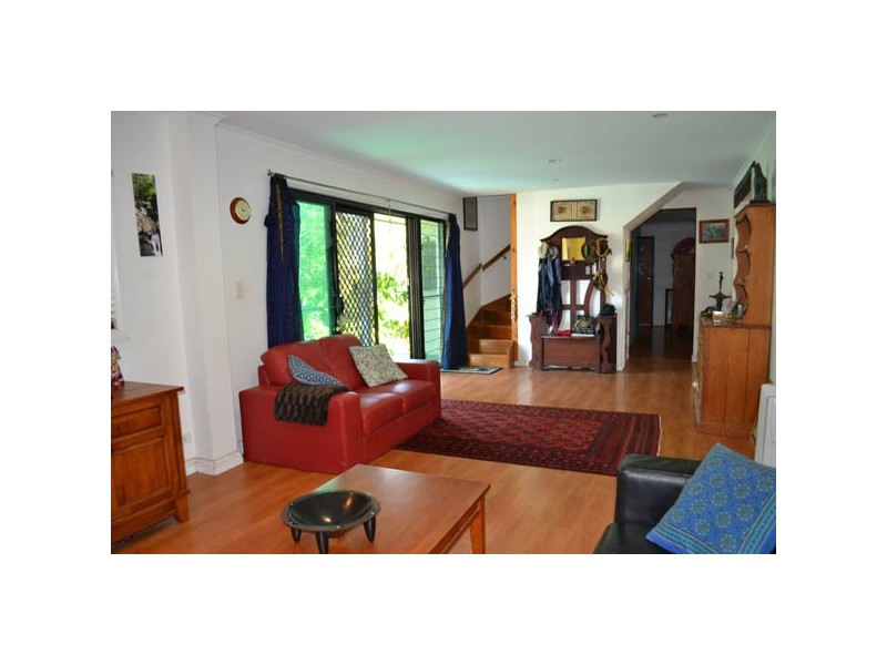 32 COOMBURRA CRESCENT, Ocean Shores NSW 2483