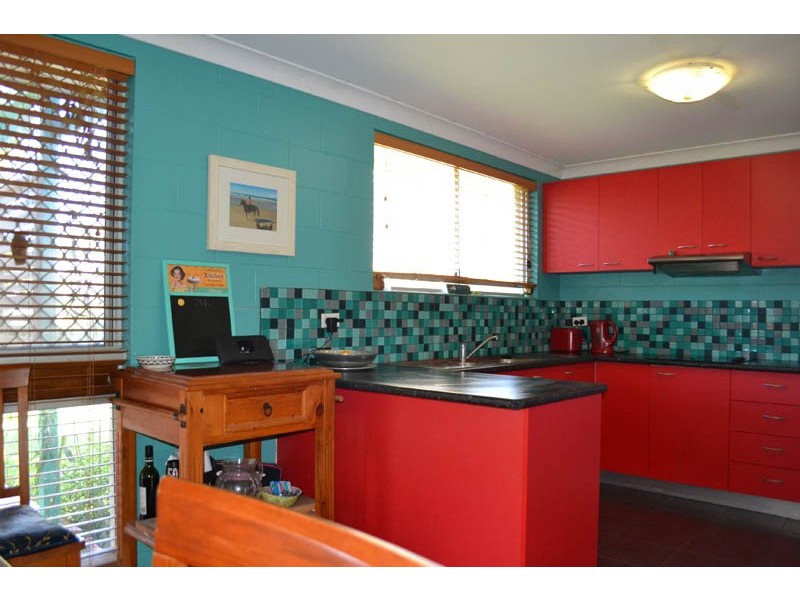 32 COOMBURRA CRESCENT, Ocean Shores NSW 2483